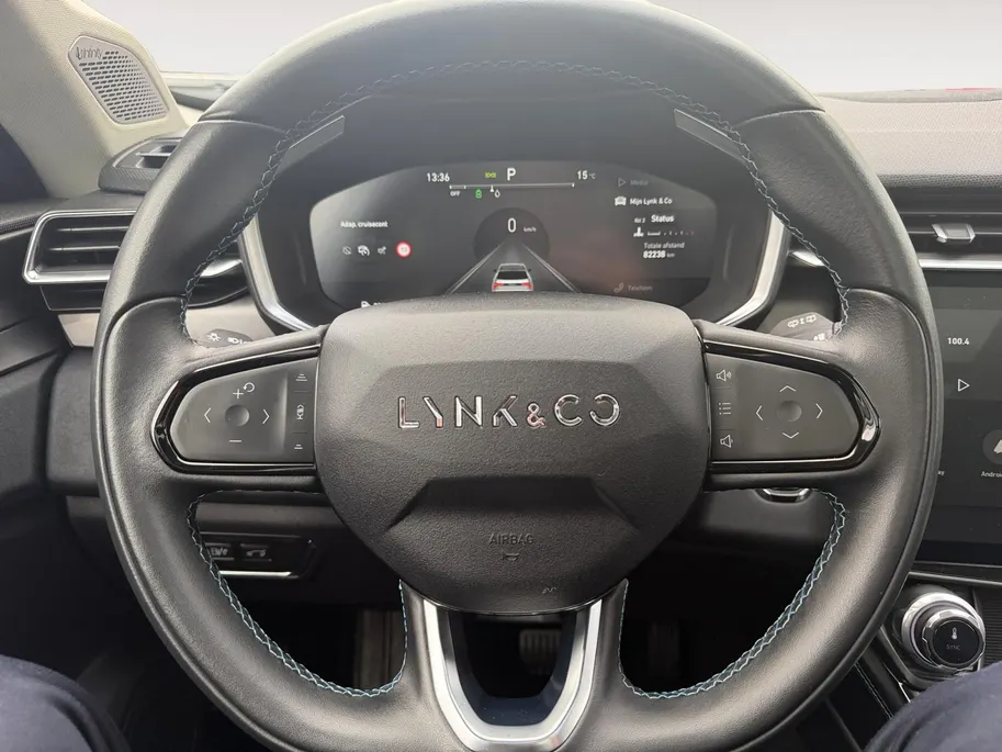 Lynk & Co 01 1.5 Apple Carplay/Android Auto , stoelverwarming , panoramadak , navigatiesysteem full map , camera 360 , elektrisch verstelb. bestuurdersstoel met geheugen , elektrisch bedienbare achterklep ,                                               lichtmetalen ve