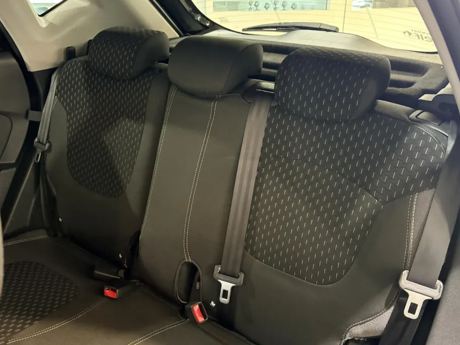 Renault Captur 90PK TCe Intens | Trekhaak | Navi | Climate Control | Bluetooth | Camera | Parkeersensoren | Cruise Control | Armsteun | Licht & Regen Sensor | Blind Spot |