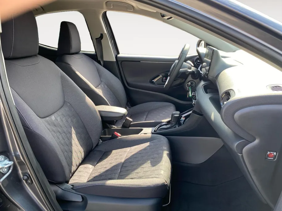 Toyota Yaris 1.5 Hybrid 115 automaat Comfort NIEUW | Digitaal cockpit | Full LED koplampen | 16' lm velgen | cruise control | etc.