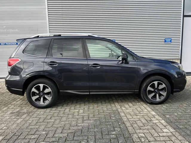 Subaru Forester 2.0 Premium Automaat | Trekhaak | All Season Banden | Elek. Schuif/Kantel Dak |17' LM Velgen | Navigatie