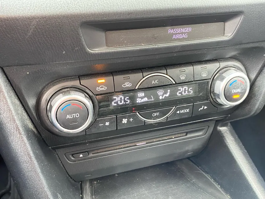 Mazda 3 2.0 Skylease Nederlandse auto | Navigatie | Trekhaak | Parkeersens | Cruise | etc.