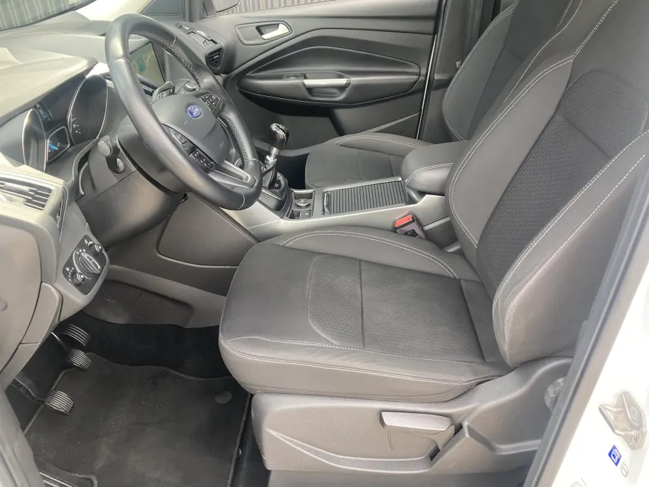 Ford Kuga 1.5 EcoBoost 120 pk Trend Ultimate Groot Navi - Trekhaak - Voorruitverwarming