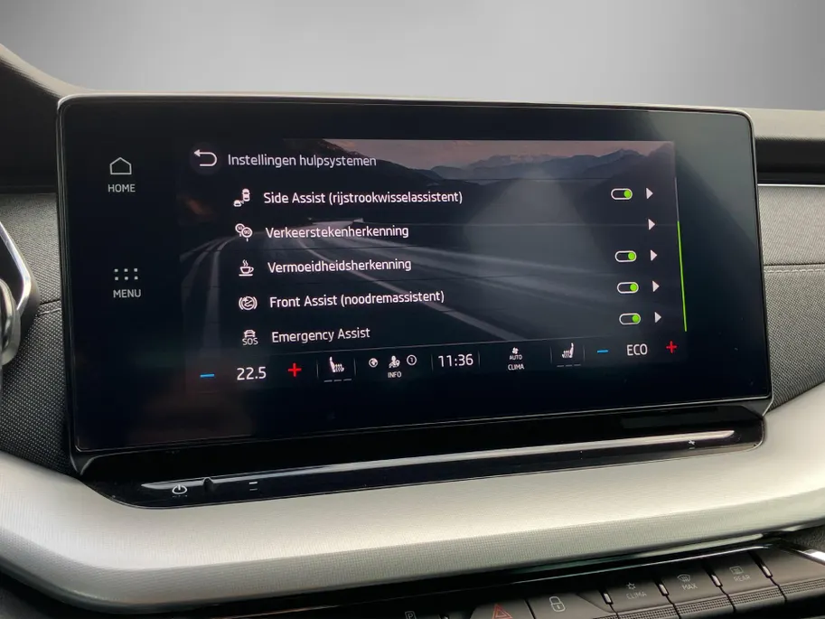 Škoda Octavia Combi 1.4 PHEV 204pk DSG Business+ Panoramadak · Stoelverwarming · Apple/Android Car Play ·