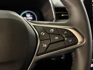Renault Clio 145PK E-Tech Full Hybrid Techno Automaat | Digital Cockpit | 9,3' Navi | Climate Control | Apple CarPlay/Android Auto | Camera | Cruise Control | Armsteun | Lichtmetalen Velgen |