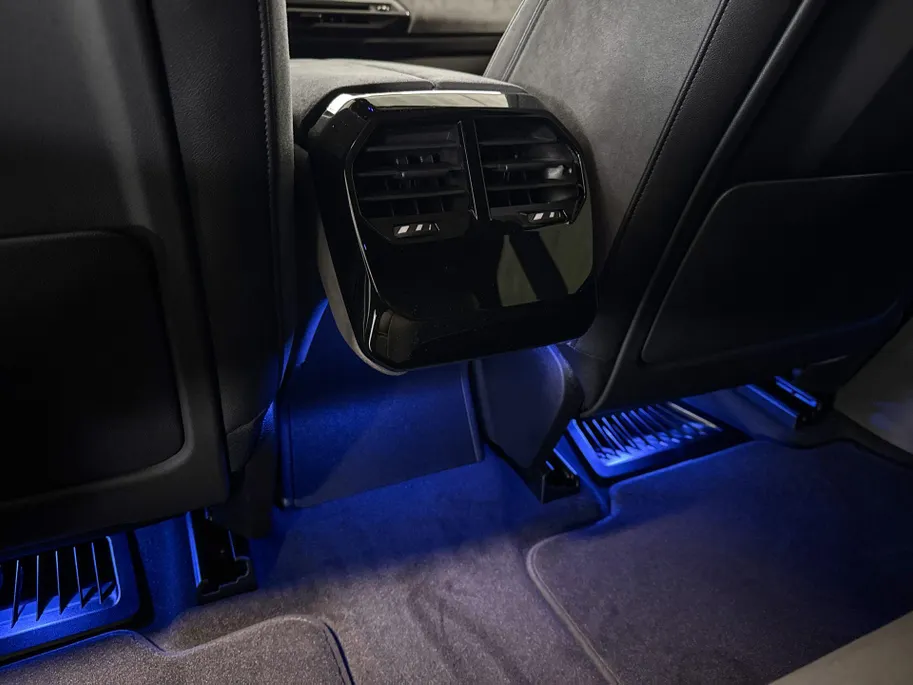 BMW iX xDrive45 101 kWh