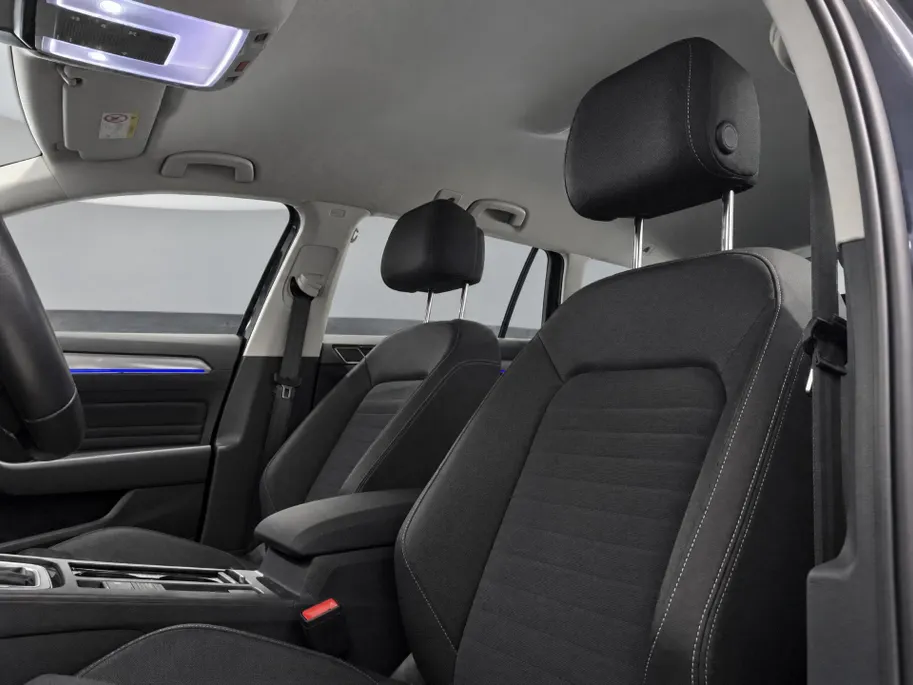 Volkswagen Passat Variant 1.4 TSI 218pk PHEV GTE Business · Apple/Android Car Play · Camera · Wegklapbare Trekhaak · Stoelverwarming · Elek. Achterklep · 18'' Inch ·