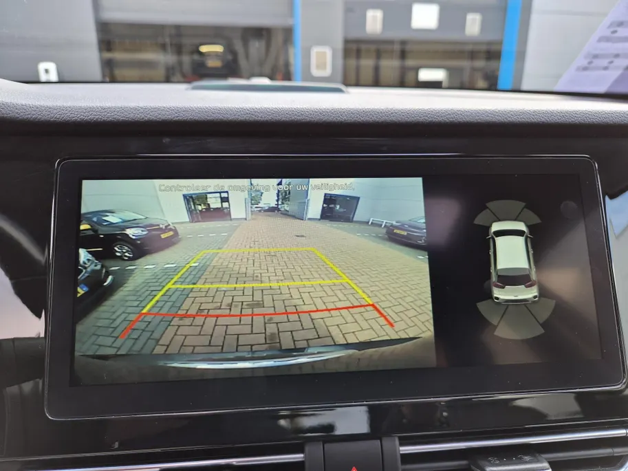 Kia e-Niro DynamicPlusLine 64 kWh | Accu 99,5 % | 3 Fase laden | 1e Eigenaar | Dealer onderhouden | Stoelverwarming | Schuif-/kanteldak | Fabrieksgarantie t/m 24-08-2029 + 3x 1 jaar |  NAP |
