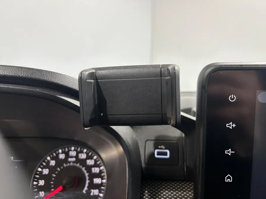 Dacia Sandero 90PK TCe Comfort | Apple CarPlay/Android Auto | Airco | Cruise Control | Full LED | Armsteun | Elektrische Ramen & Spiegels | Licht & Regen Sensor |