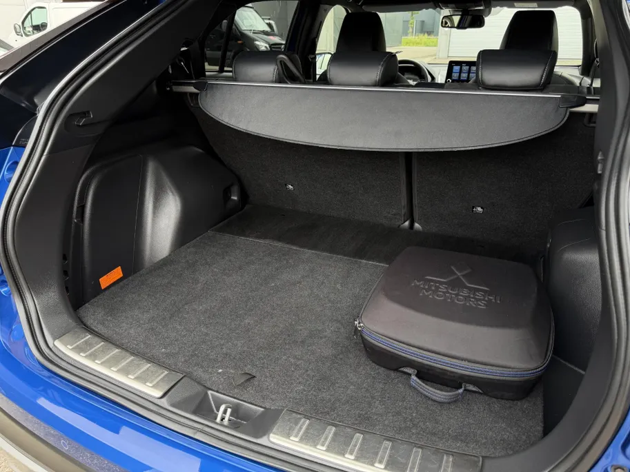 Mitsubishi Eclipse Cross 2.4 PHEV Intense+ | Stoel- en stuurverwarming | Elektrisch verstelbare stoelen | Trekhaak | Achteruitrijcamera | Parkeersensoren voor- en achter | Navi | Climate Control