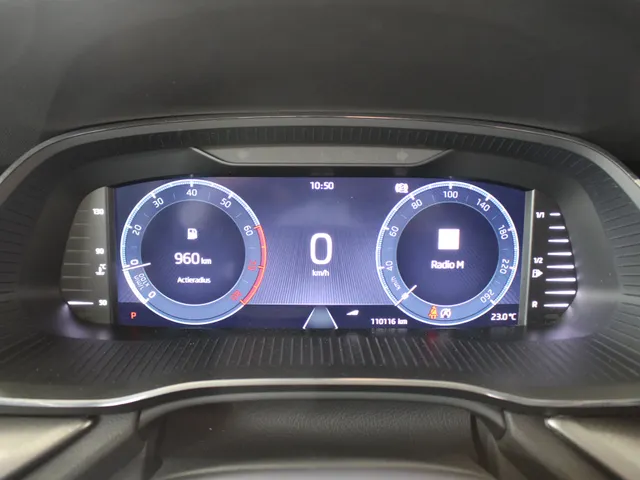 Škoda Octavia Combi 1.0 e-TSI Business Edition Navigatie | Parkeersensoren achter | Led verlichting | El. achterklep