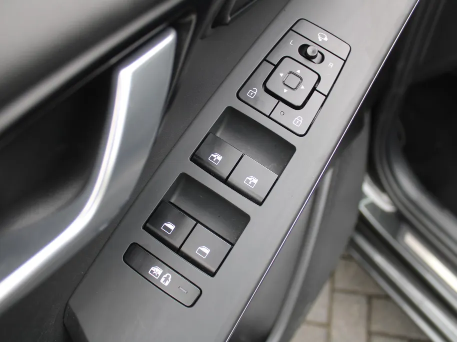 Kia Niro 1.6 GDi Hybrid ExecutiveLine | Automaat | Harman Kardon | Leder | Elek. Stoelverstelling met geheugen | Heads-up Display | Trekhaak | All season |