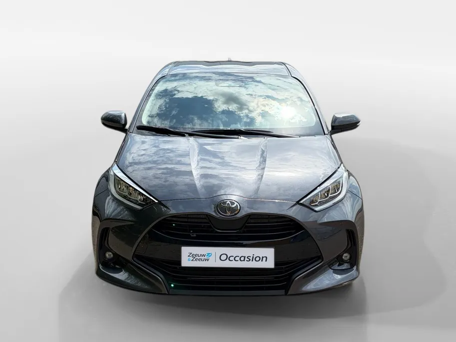 Toyota Yaris 1.5 Hybrid 115 Comfort Apple Carplay/Android Auto , cruise control adaptief en stuurhulp , climate , lm velgen , tel , usb , camera .
