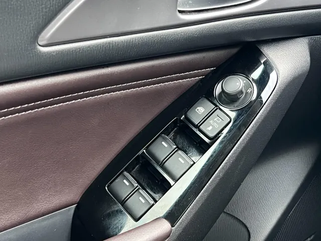 Mazda 3 2.0 SkyActiv-G 120 GT-M | LEDER | CAMERA | BOSE AUDIO | NAVIGATIE | NED AUTO | DEALER ONDERHOUDEN | STOEL + STUURVERWARMING | ACC |