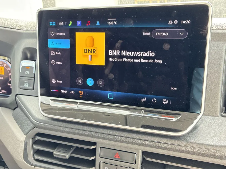 Volkswagen Bedrijfswagens Crafter Bedrijfswagens 35 Trendline 2.0 TDI 140pk L3H3 · 18' LM velgen · Trekhaak · Sidebars · Achterdeurspoiler · Voorspoiler · Camera · Apple/Android Car Play · Navigatie