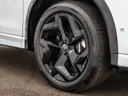 Volkswagen Tiguan 1.5 eHybrid 272pk DSG R-Line Edition · Panoramadak · Inklap. Trekhaak · 360 Camera · Matrix LED · Massagefunctie · Dodehoeksensor · Garantie t/m 27-10-2029 of 100.000km