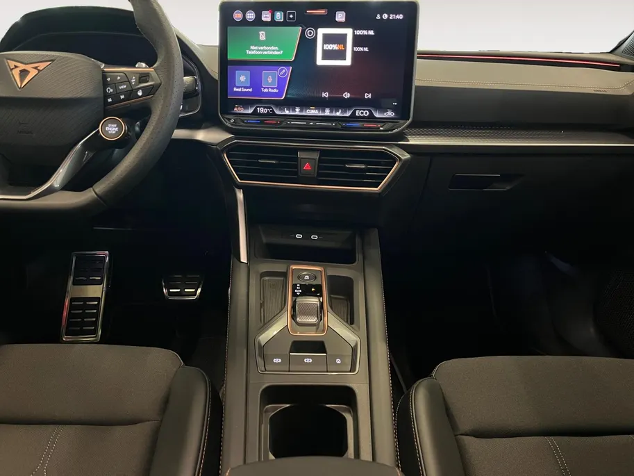 CUPRA Formentor 1.5 TSI e-Hybrid Business | Panoramadak | Stuur verwarming etc! | Trekhaak | Super compleet en helemaal nieuw!