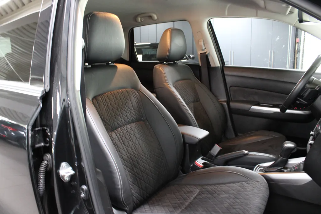 Suzuki Vitara 1.5 Hybrid Style Automaat / Trekhaak afneembaar / Camera / Navigatie / Keyless / Led verlichting /