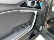 Kia Ceed Sportswagon 1.0 T-GDi MHEV Launch Edition |Automaat| Schuif/Kantel Dak | Elekt. Achterklep | Adaptieve Cruise Control | Stoel/Stuurverwarming |