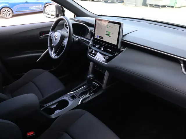 Toyota Corolla Cross Hybrid 140 Dynamic | Stoel/Stuur verwarm | All Season | Elek. kofferbakklep VERKOCHT