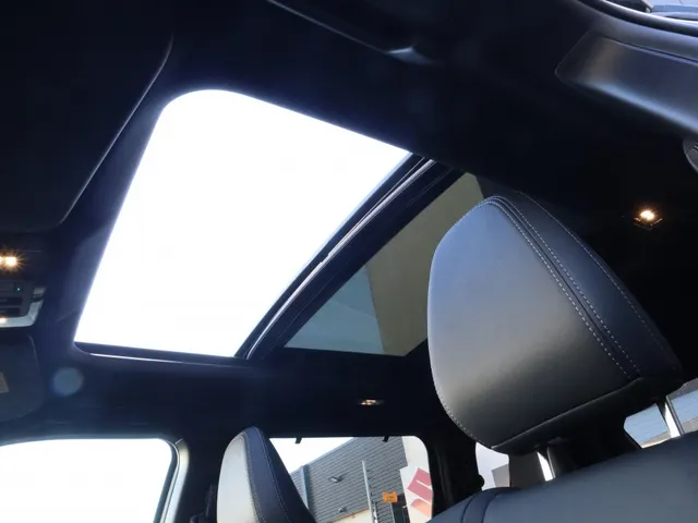 Mitsubishi Outlander 2.4 PHEV Instyle | Schui/Kantel Dak | Stoel Verwarming/Ventilatie | 1.600 KG Trekgewicht |