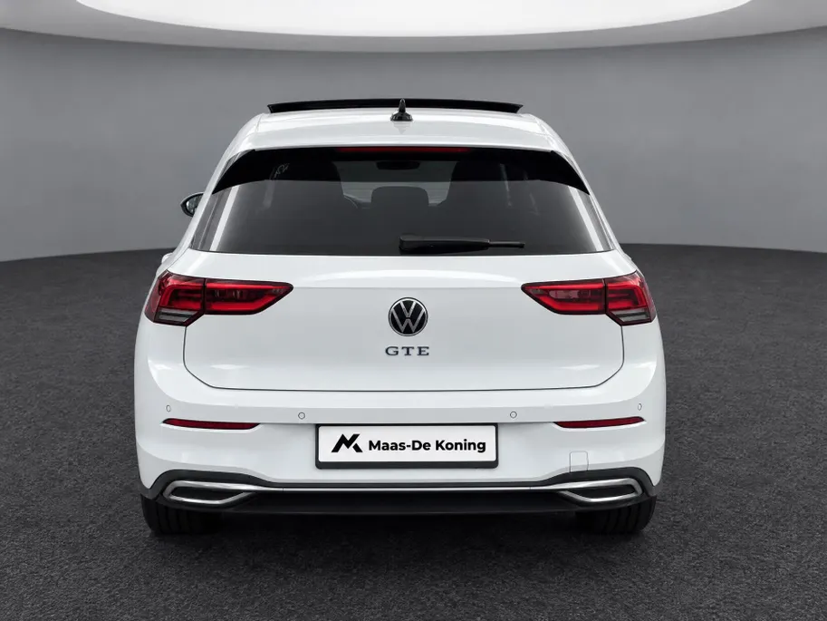 Volkswagen Golf 1.4 eHybrid 245pk GTE · Panoramadak · Trekhaak · Apple/Android Car Play · Camera · Stoelverwarming ·