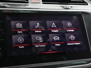 Volkswagen Tiguan 1.4 TSI 245pk DSG eHybrid R-Line Business · Panoramadak · 360 Camera · Wegklapbare Trekhaak · Stoelverwarming · Matrix LED · Head-Up · 19'' Inch ·