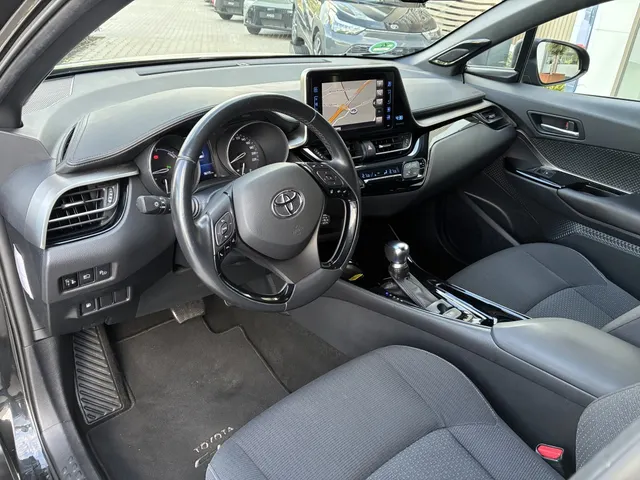 Toyota C-HR 1.8 Hybrid Dynamic | Trekhaak | Stoelverwarming | PDC v/a |
