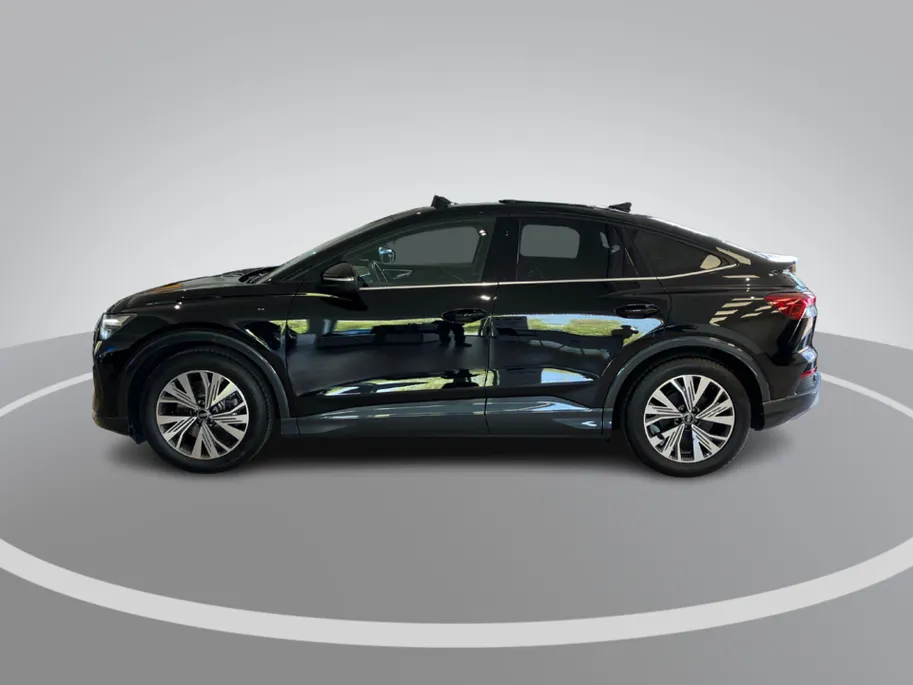 Audi Q4 Sportback e-tron 40 Advanced 150kW/204PK 82 kWh · Panoramadak · Trekhaak · Stoelverwarming · Apple/Android Car Play