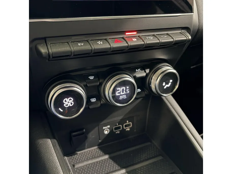 Renault Captur 160PK E-Tech Plug-in Hybrid Edition One Automaat | 360 Camera | 9,3' Navi  | Cruise Control | Climate Control | Apple CarPlay/Android Auto | Lichtmetalen Velgen | Full LED | Licht & Regen Sensor |