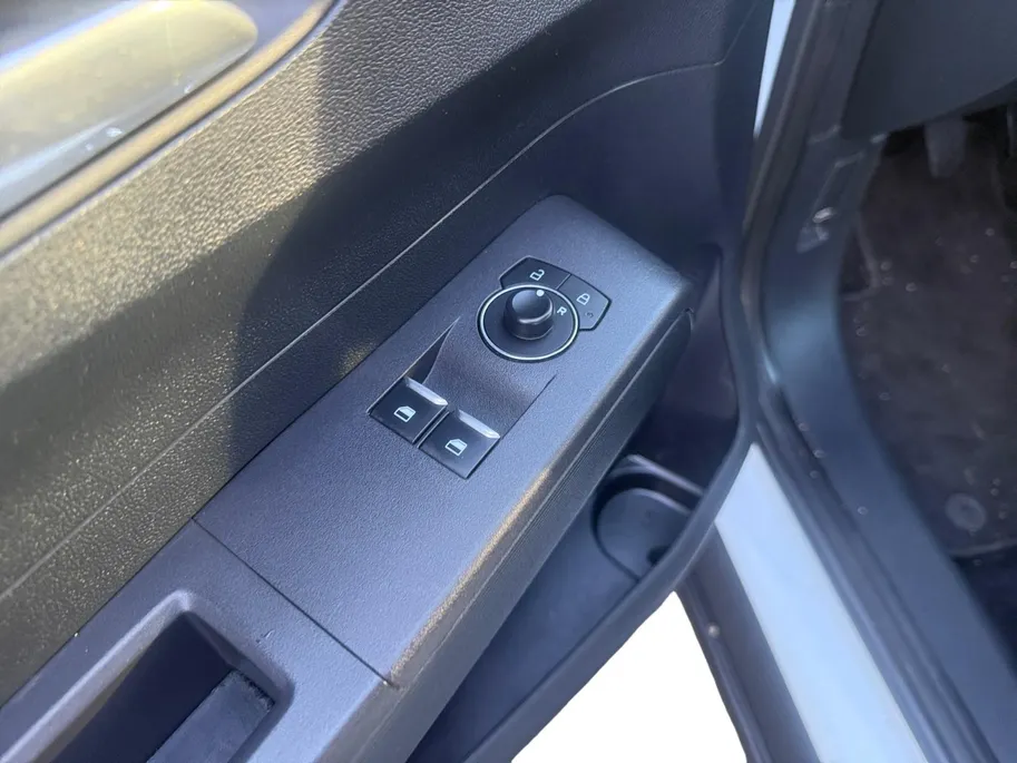 Ford Tourneo Courier 1.0 EcoBoost | Apple Carplay/Android Auto | Navigatie | Camera | Climate Control | Parkeersensoren | Stuurbediening | Hoge Instap