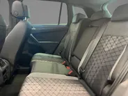 Volkswagen Tiguan 1.4 TSI 245pk DSG eHybrid R-Line Business+ · Panoramadak · Camera · IQ.Light · Apple/Android Car Play · Navigatie · 19'' Inch ·