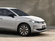 Volkswagen ID. Polo Life 52 kWh accu, 211 PK · Trekhaak afneembaar · Zijruiten achter en achterruit getint ·