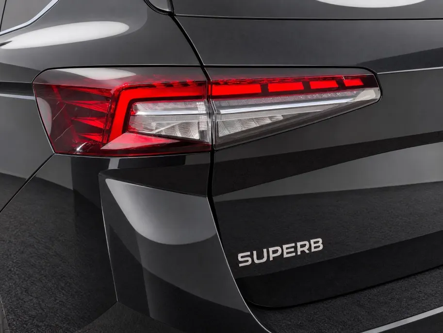Škoda Superb 1.5TSI 150kW/204PK PHEV Laurin & Klement · Panoramadak · Leder · Trekhaak · 360°Camera · Garantie t/m 04-06-2030 of 100000km.