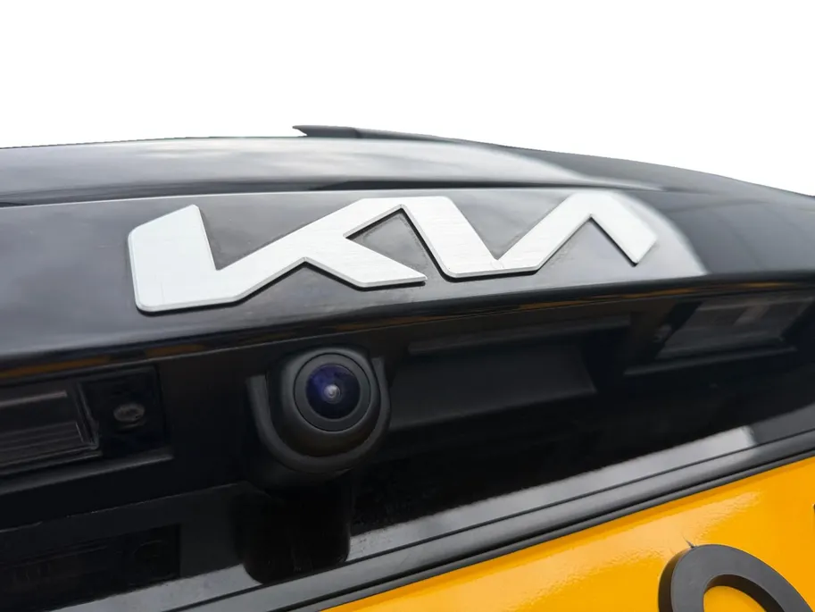 Kia Niro EV ExecutiveLine 64.8 kWh | Meest luxe uitvoering | Accu 100% | Head up display | Stoelverwarming en ventilatie | Schuif/ Kantel dak | Cruise Control Adaptief | Carplay | Fabrieksgarantie t/m 4-2032 | NAP