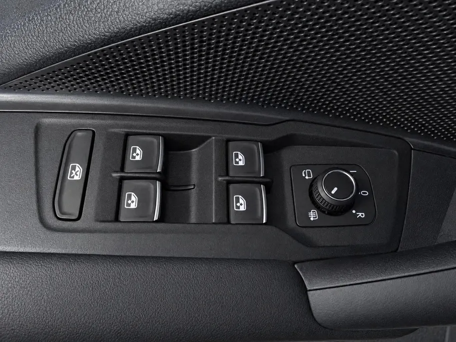 Volkswagen Tiguan 1.5 272pk DSG eHybrid R-Line Edition · Panoramadak · Wegklapbare Trekhaak · 360 Camera · Verwarmbare Voorruit · 20'' Inch · Garantie t/m 16-04-2030 of 100.000km