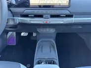 Kia EV3 GT-Line Dark Edition 81.4 kWh | cruise Control Adaptief | carplay | Navigatie | Climate control | Stoel verwarming voor + achter | Pakeersensoren voor + achter | Parkeercamera achter | LM Velgen 19' |