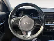 Kia e-Niro ExecutiveLine 64 kWh Meest luxe uitvoering | 1e Eigenaar | Dealer onderhouden | 3 Fase laden | Allseason banden | Metallic lak | Fabrieksgarantie | NAP