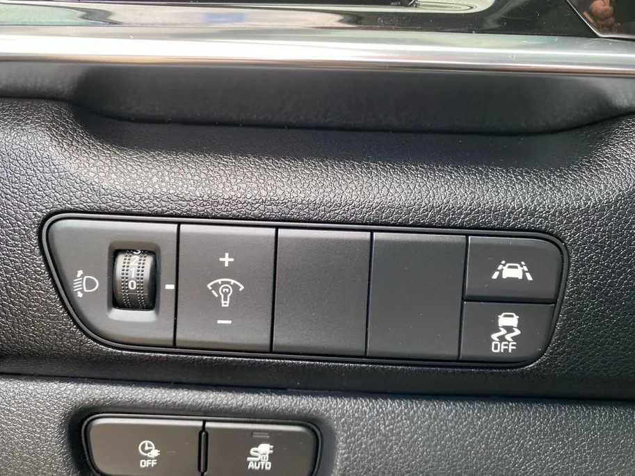 Kia e-Niro DynamicPlusLine 64 kWh | Climate control | Navigatie | Parkeercamera | Stoel + stuurverwarming | Keyless | Schuif-kanteldak | Line assist |