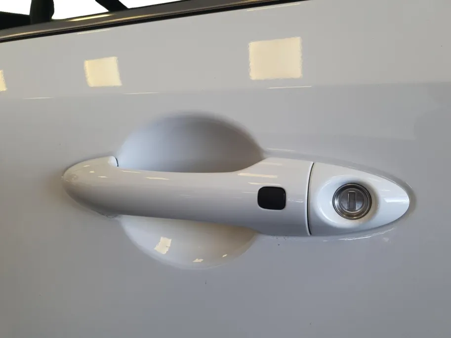 Kia Picanto 1.0 DPI ExecutiveLine | Stoel en stuurverwarming | Navigatie | Camera | Keyless met startknop | Climate control | Cruise control | Getinte ramen achter |