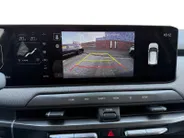 Kia EV3 Black Edition 58.3 kWh | NAVI | CAMERA | 19 INCH LMV | CLIMATE & CRUISE CONTROLE | STUUR & STOELVERWARMING | ETC..