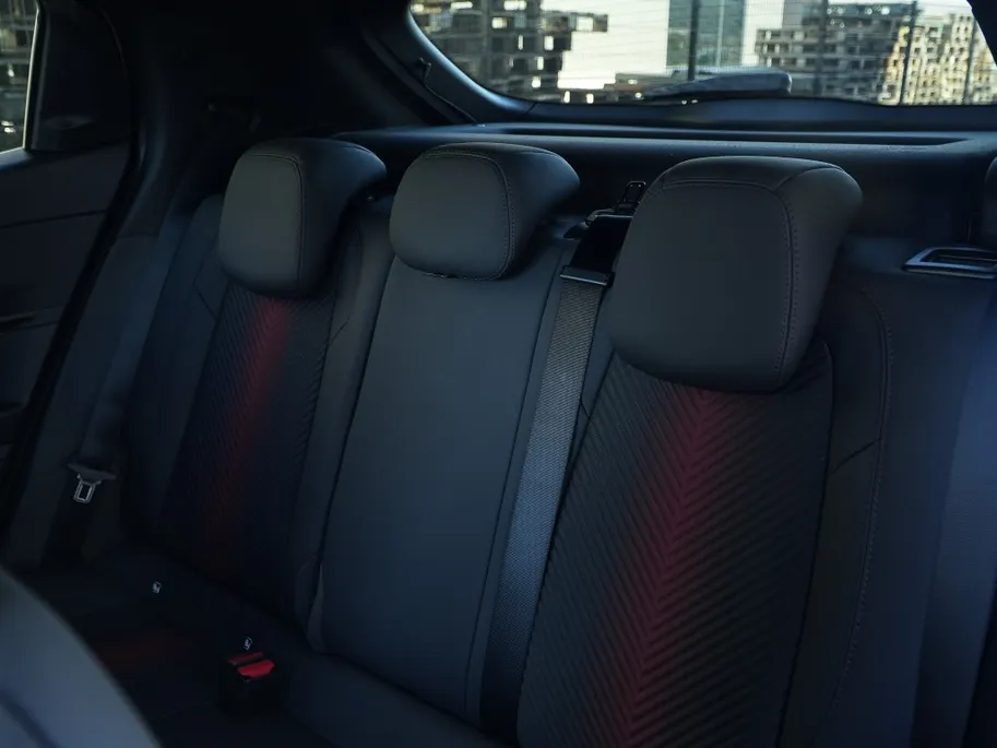 Alfa Romeo Junior Elettrica Speciale 54 kWh | Techno Pack | Warmtepomp | 18'