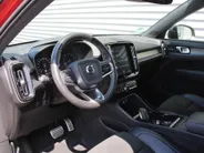 Volvo XC40 2.0 T4 R-Design | Keyless | HK Audio | Adap. Cruise | PDC | Elek. Trekhaak | 19' Velgen | Elek. Kofferklep | Camera | Stoelverwarming |