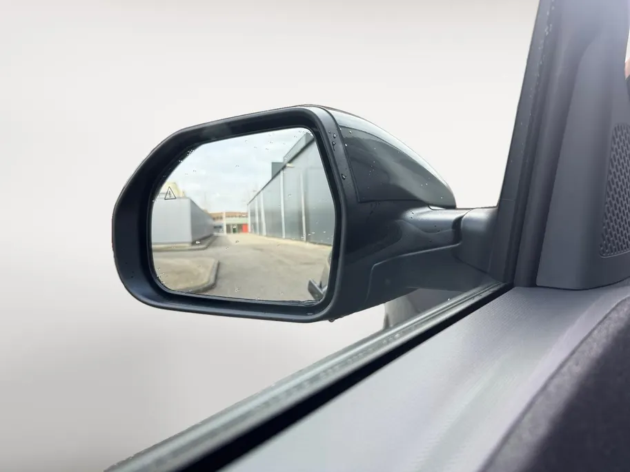 Kia EV2 Plus 42.2 kWh 3.000,- Inruilkorting | Privacy Glass | 18' lichtmetalen velgen | Warmtewerend glas rondom | Draadloze oplader voor smartphone
