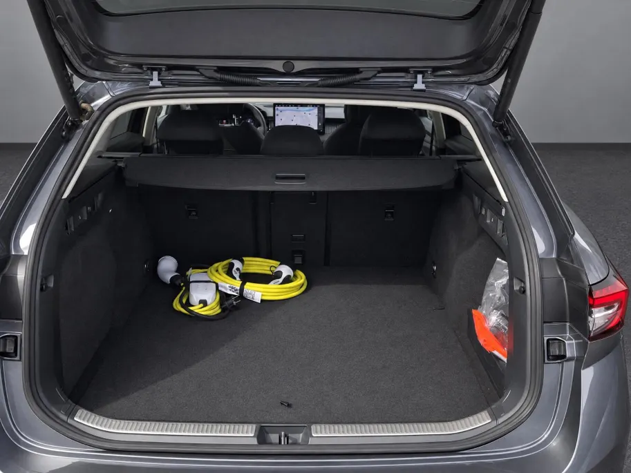Škoda Superb Combi 1.5TSI 160kW/218PK PHEV Laurin & Klement · Trekhaak · 360°Camera · Canton sound · Apple/Android Car Play