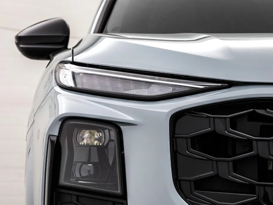 Audi Q3 1.5 200kW e-hybrid S edition 272 PK · Tech plus · Lederen bekleding · Trekhaak elek. wegklapbaar
