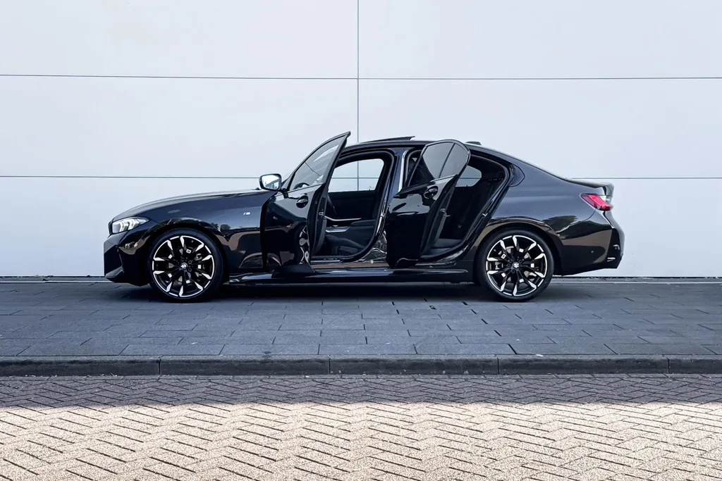 BMW 3 Serie Sedan 318i M-Sport