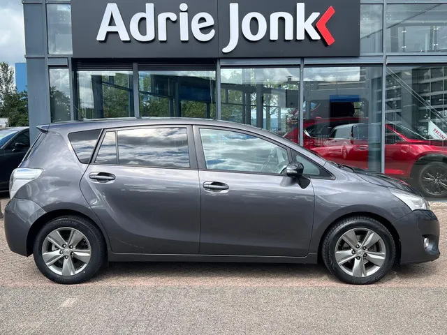 Toyota Verso 1.8 VVT-i Dynamic Business Top 5 editie AUTOMAAT | TREKHAAK | A.CAMERA | STOELVERWARMING | PANORAMADAK | 17INCH LMV | NED. AUTO |