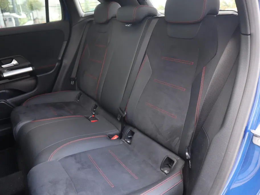 Mercedes-Benz GLA 250 e Star Edition AMG Line l Trekhaak l Keyless l Verwarmbare voorstoelen