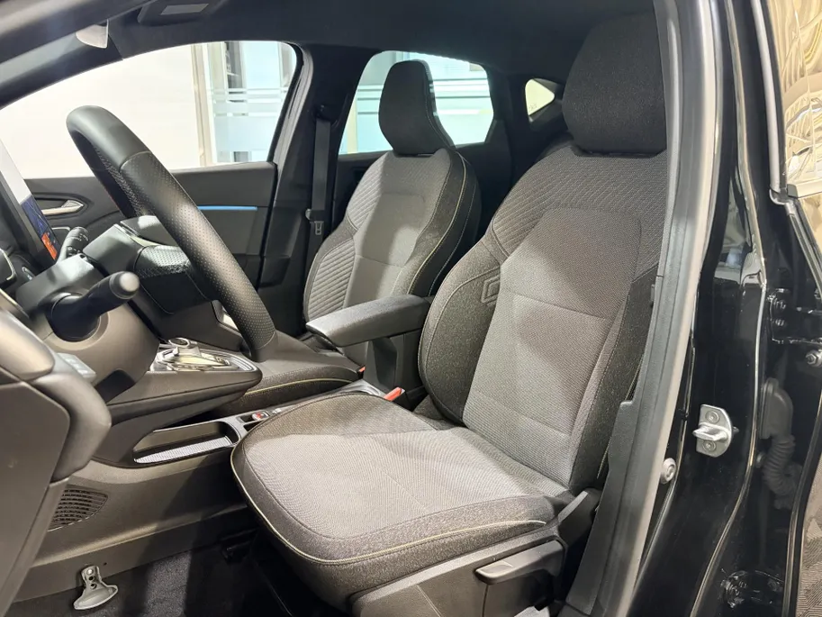 Renault Captur 145PK E-Tech full hybrid techno Automaat | 1ste Eigenaar | Google Built-in | Apple Carplay/Android Auto | Camera | Parkeersensoren | Lichtmetalen Velgen | LED Lampen | Digitale Cockpit | Licht & Regen Sensor | Armsteun |