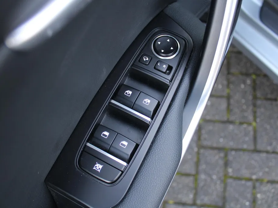 Kia Ceed 1.0 T-GDi DynamicPlusLine | Stuur-/stoelverwarming | Camera | Draadloos laden | LED | Dodehoek detectie | 16' LM |